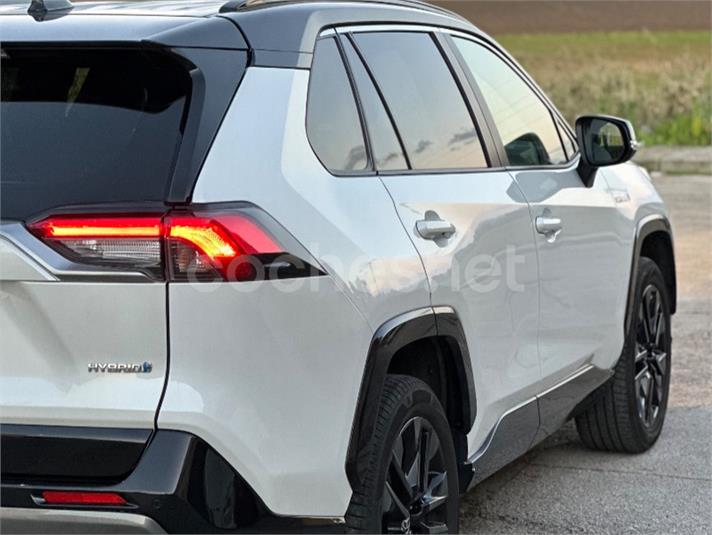 TOYOTA Rav4 2.5l 220H Luxury 4WD
