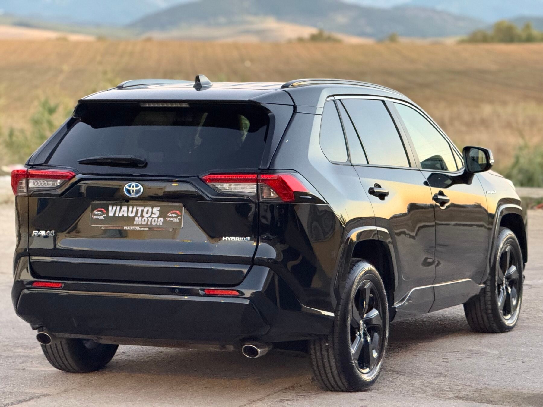 TOYOTA Rav4 Black edition