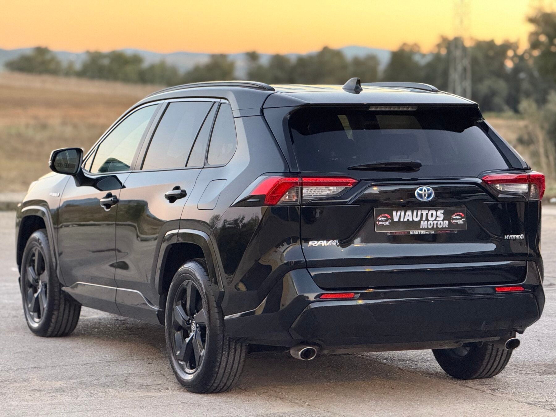 TOYOTA Rav4 Black edition