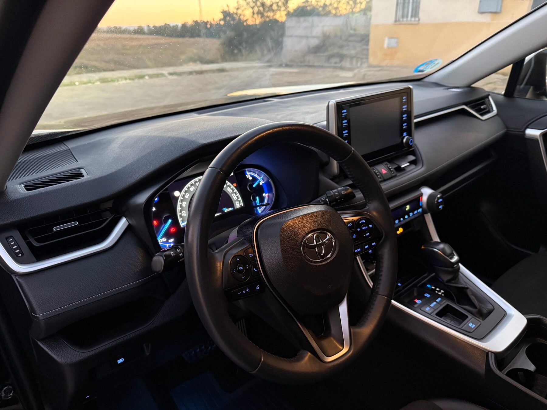 TOYOTA Rav4 Black edition