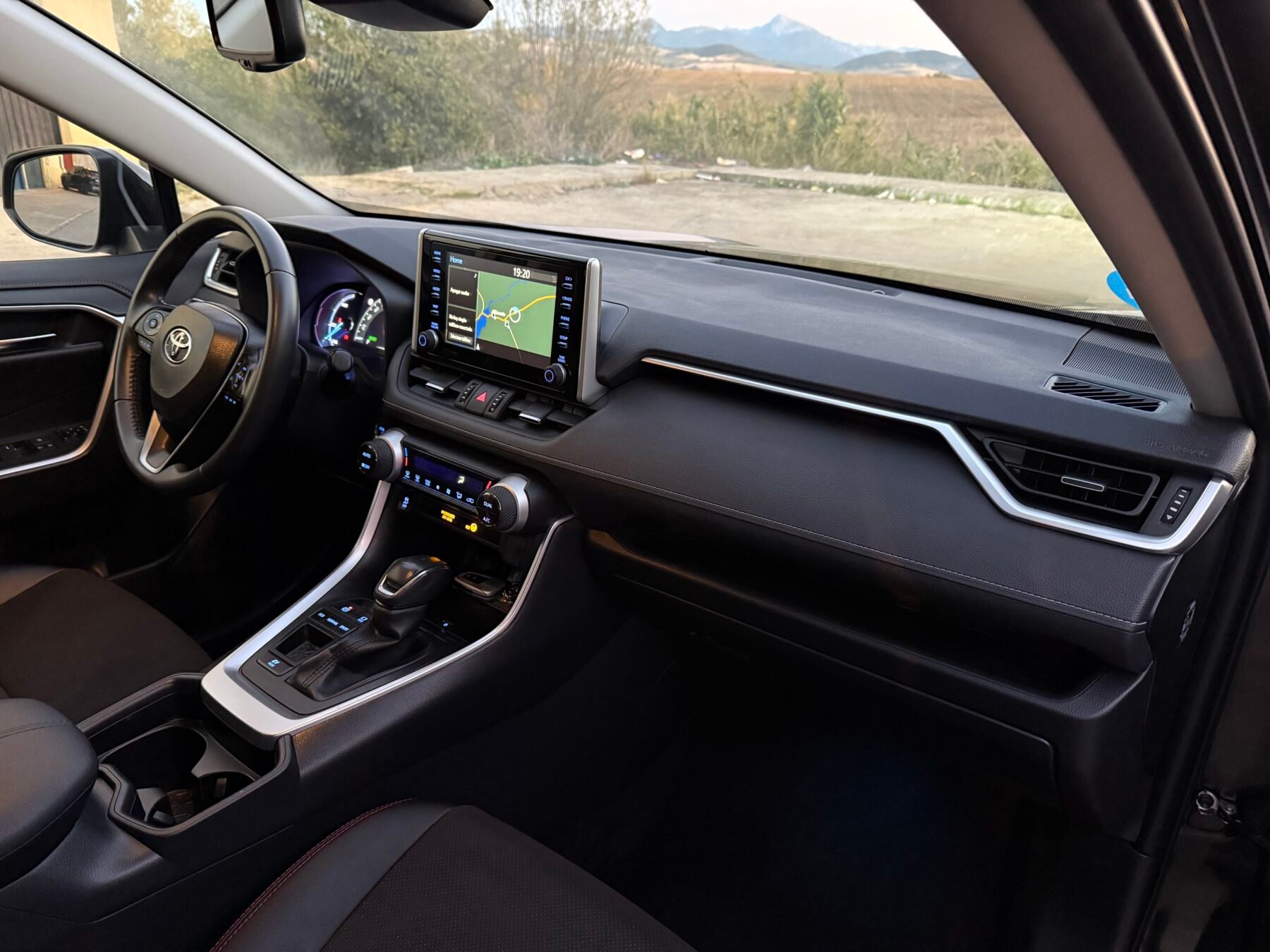 TOYOTA Rav4 Black edition