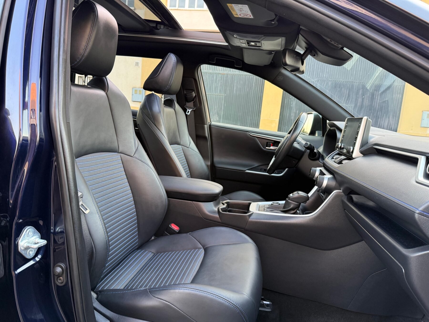 TOYOTA Rav4 2.5l 220H Style 4WD