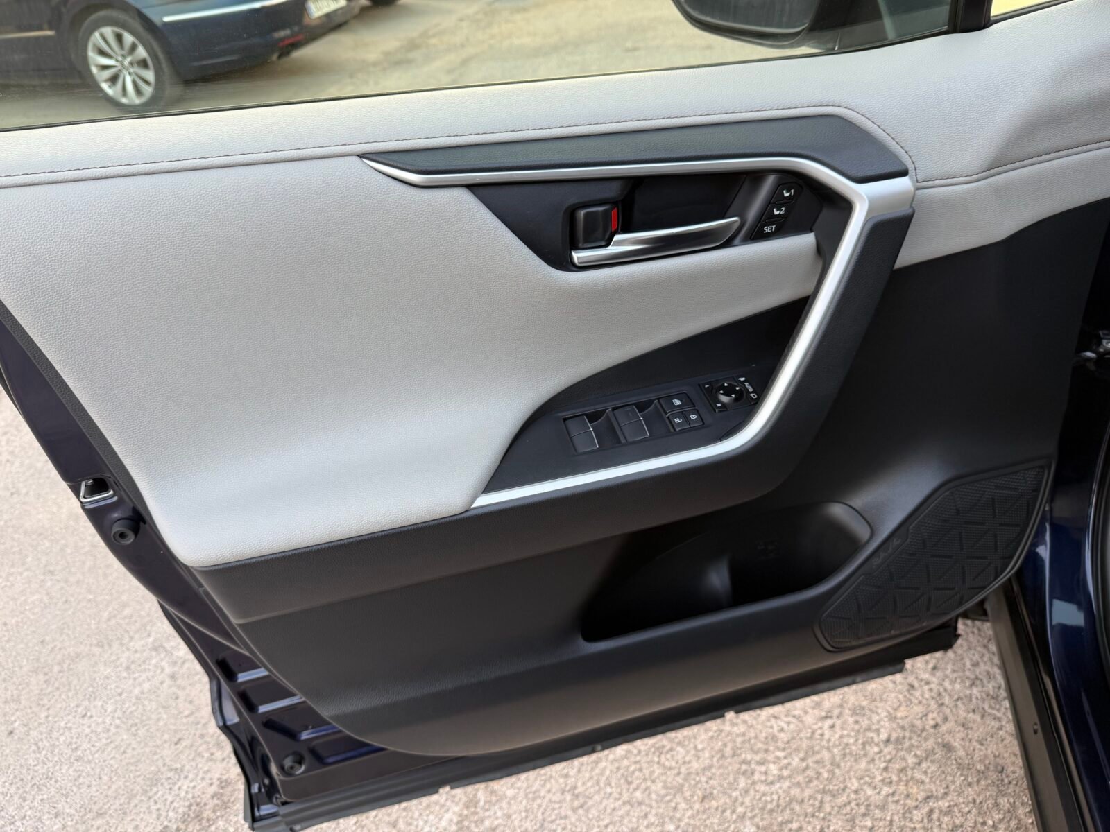 TOYOTA Rav4 Luxury