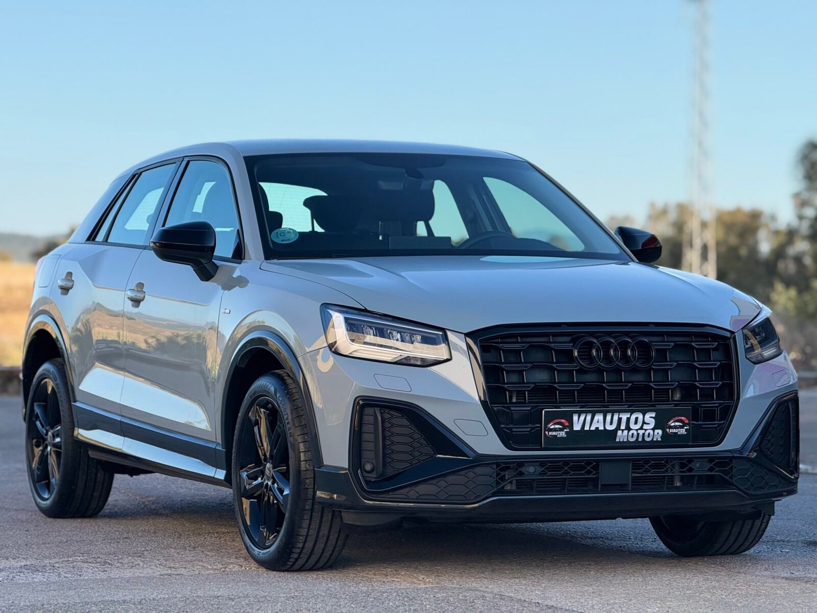 AUDI Q2 Black line
