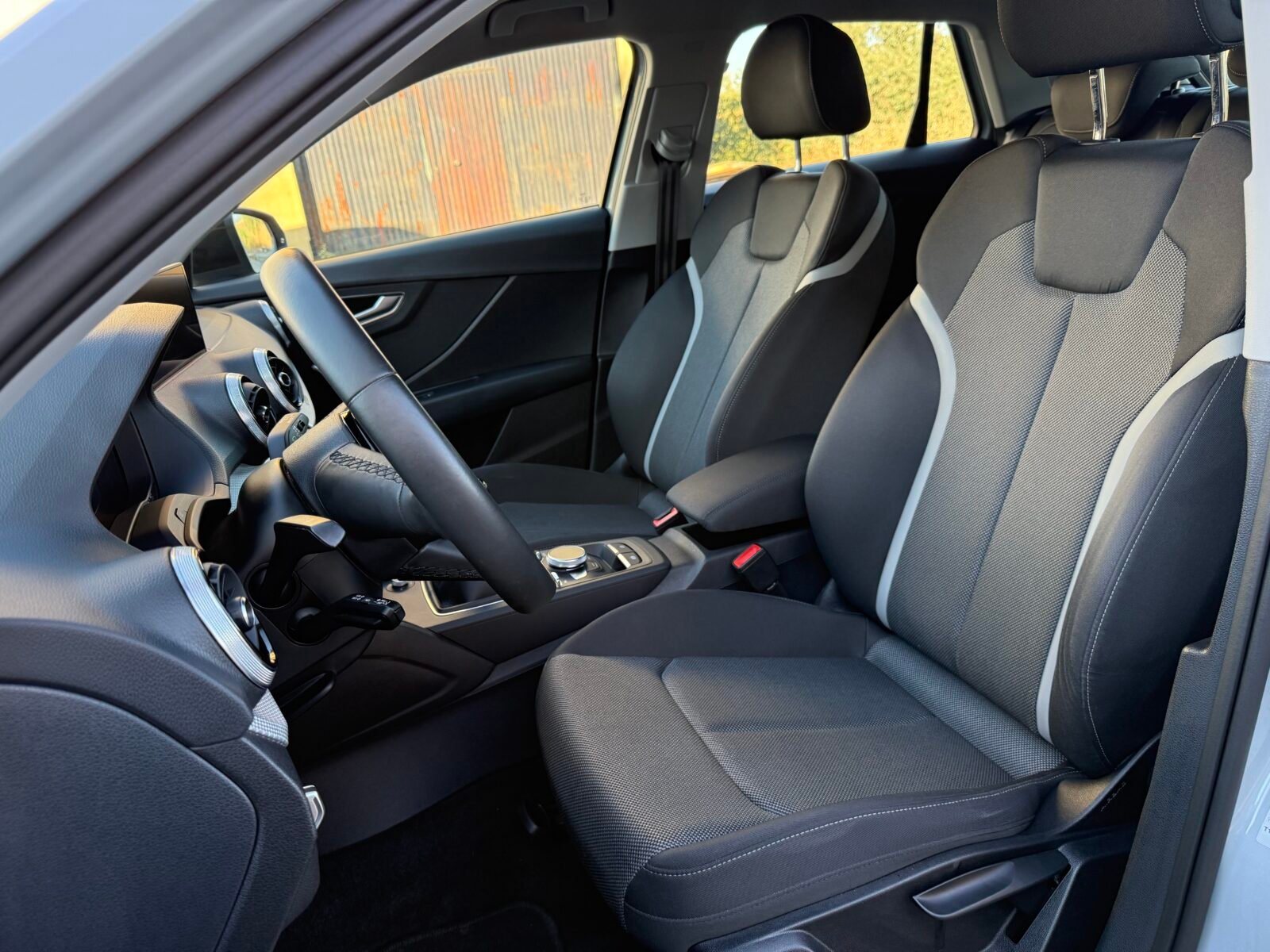 AUDI Q2 Black line