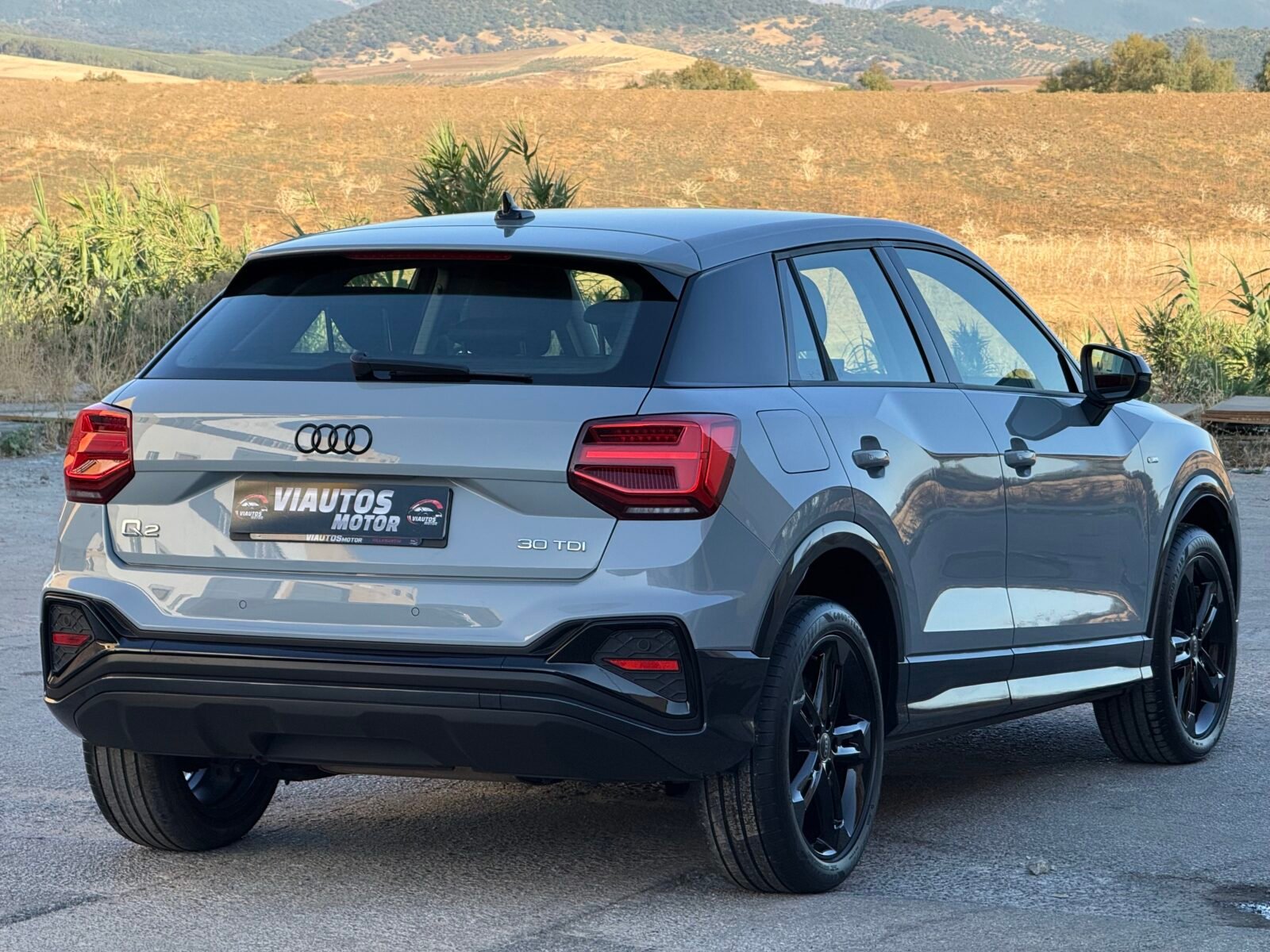 AUDI Q2 Black line