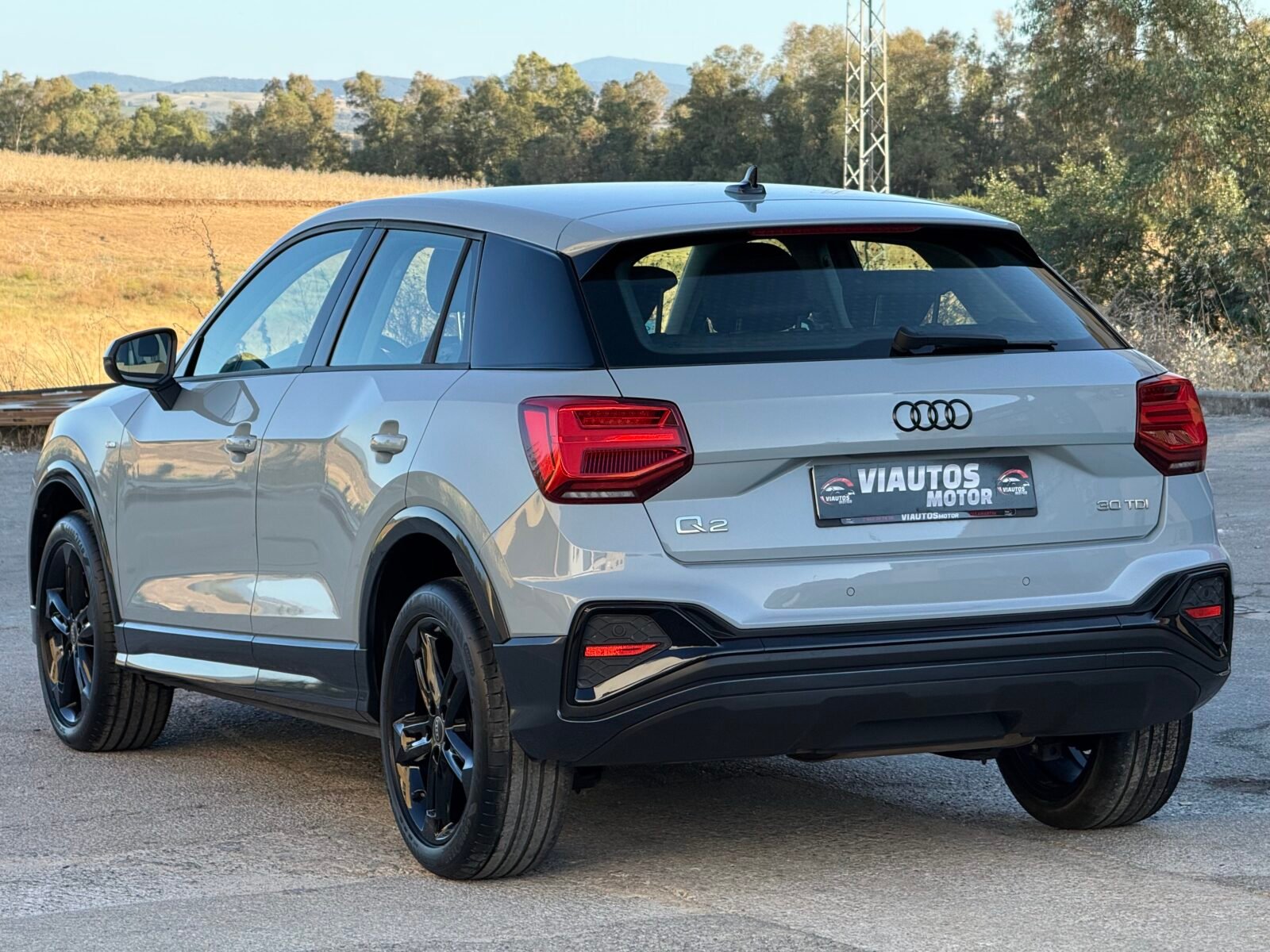 AUDI Q2 Black line