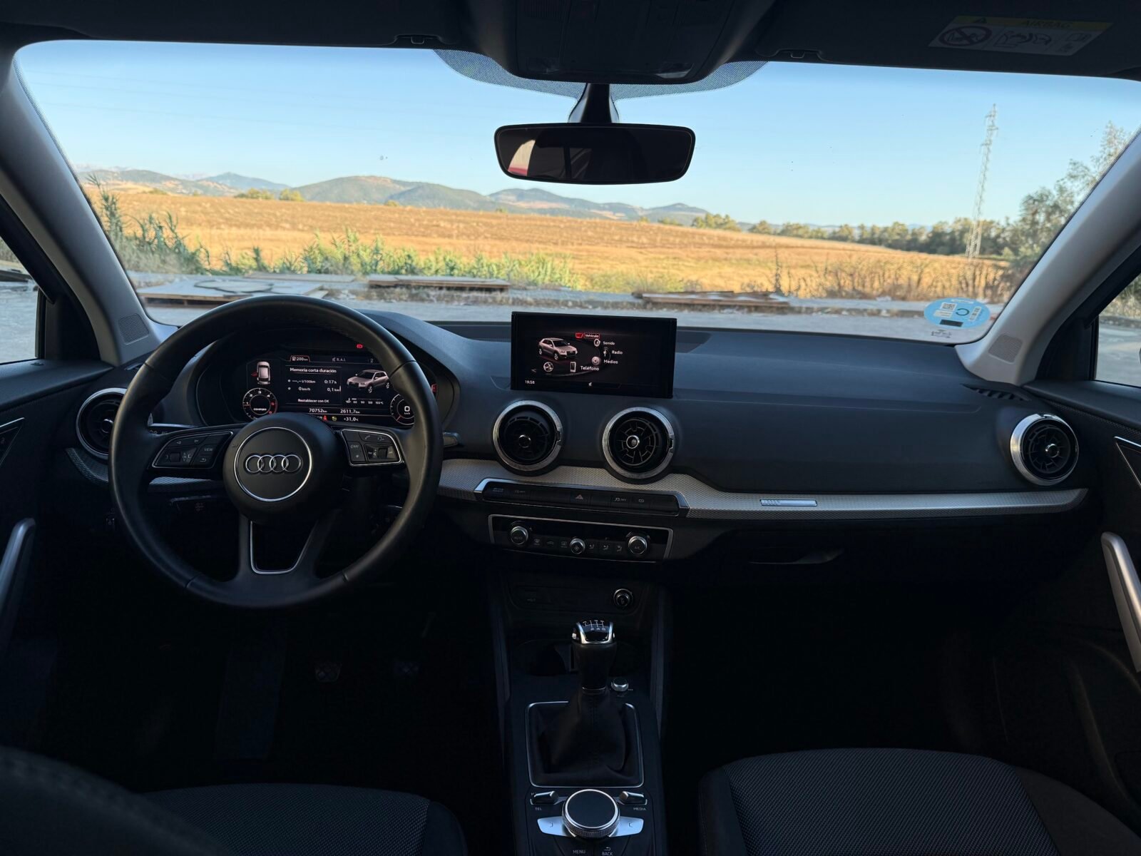 AUDI Q2 Black line