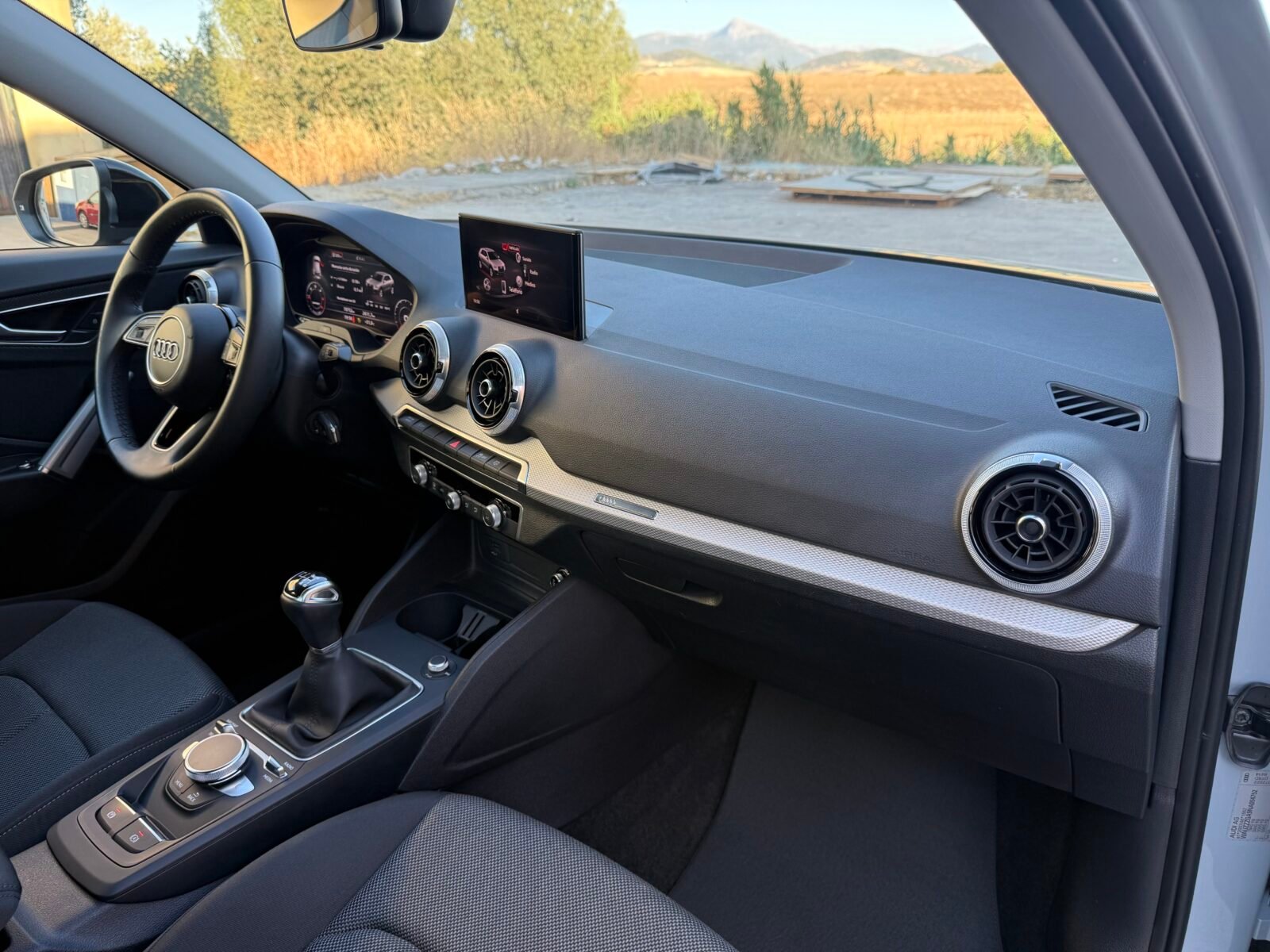 AUDI Q2 Black line