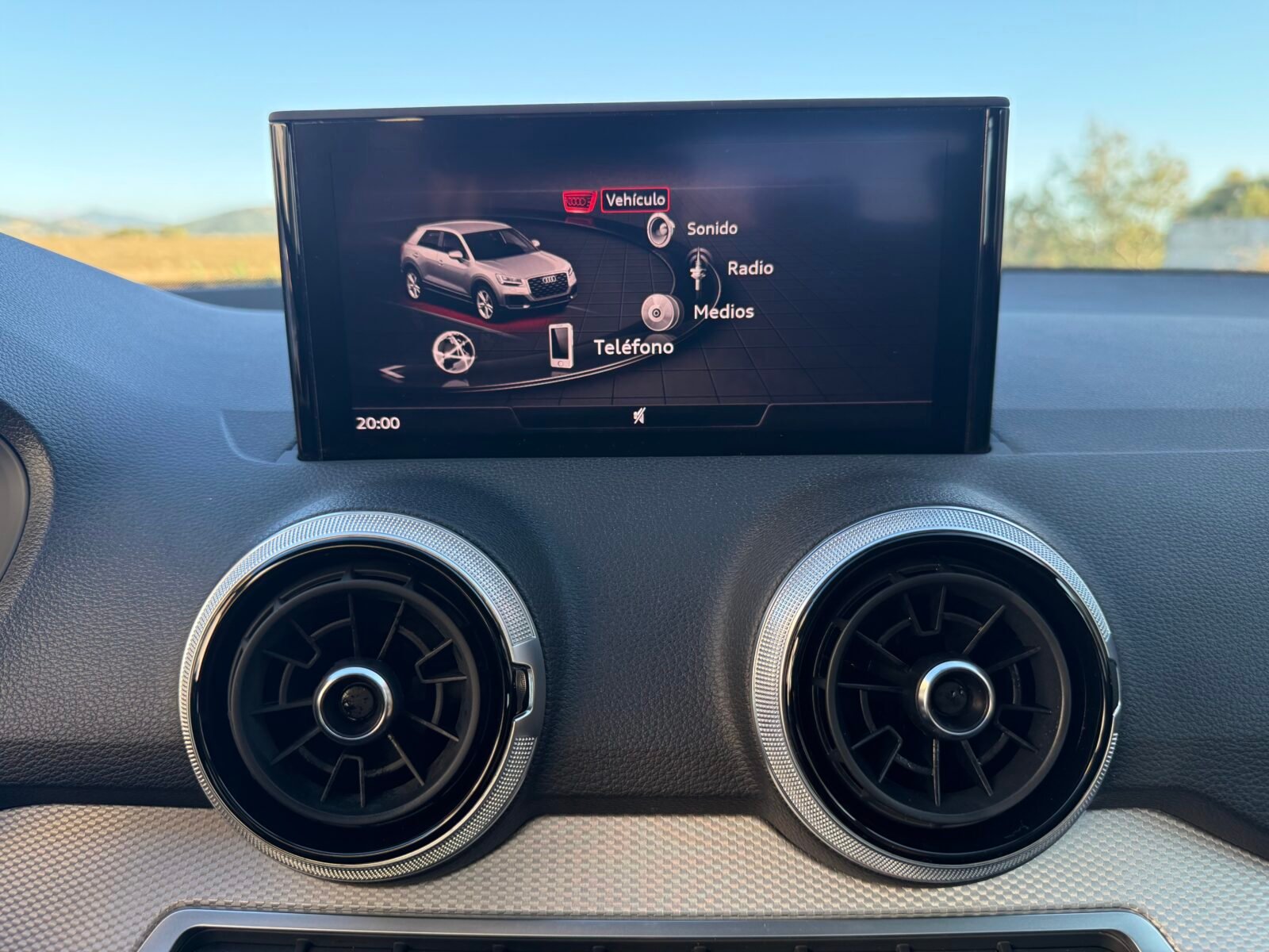 AUDI Q2 Black line
