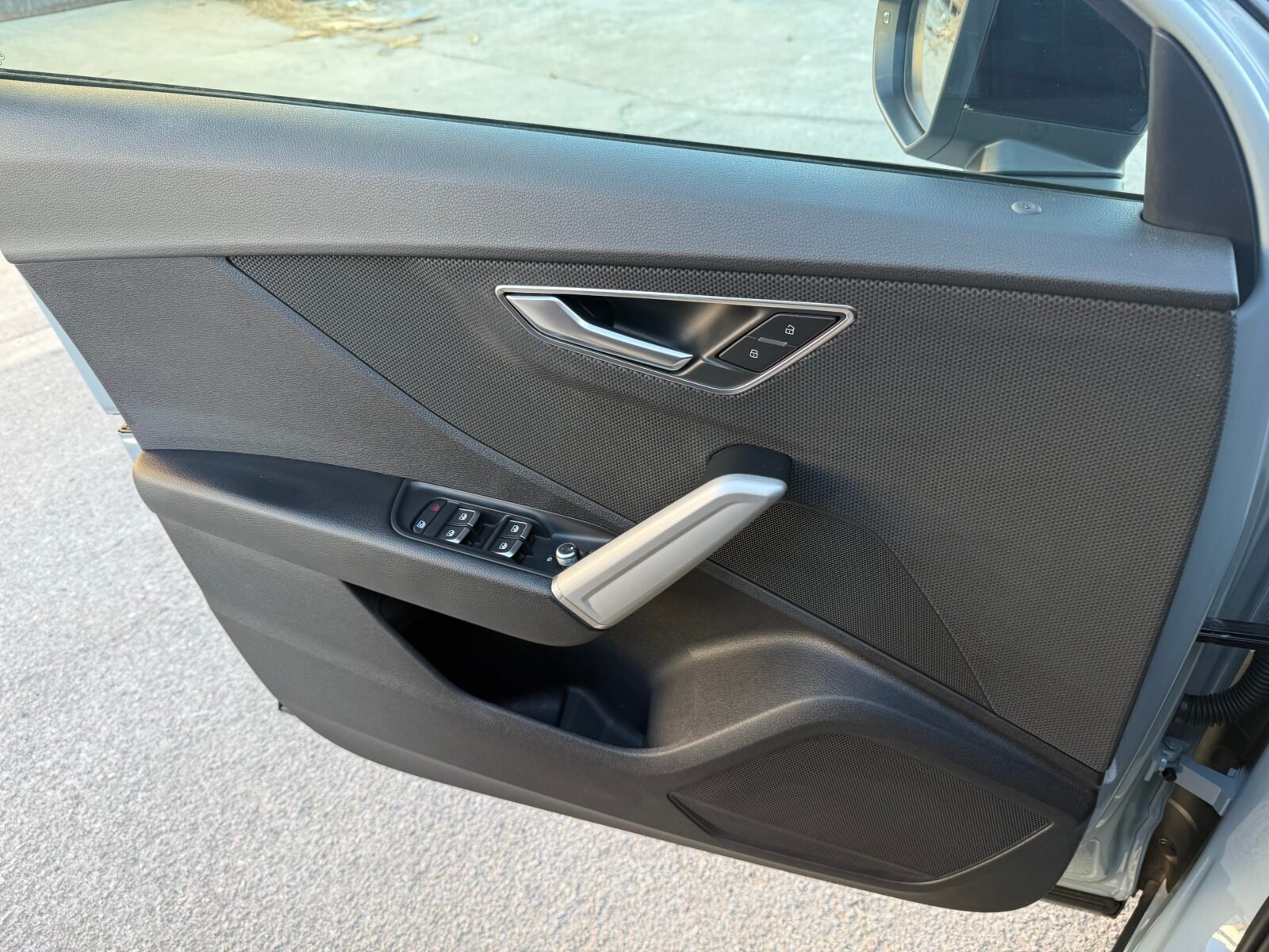 AUDI Q2 Black line