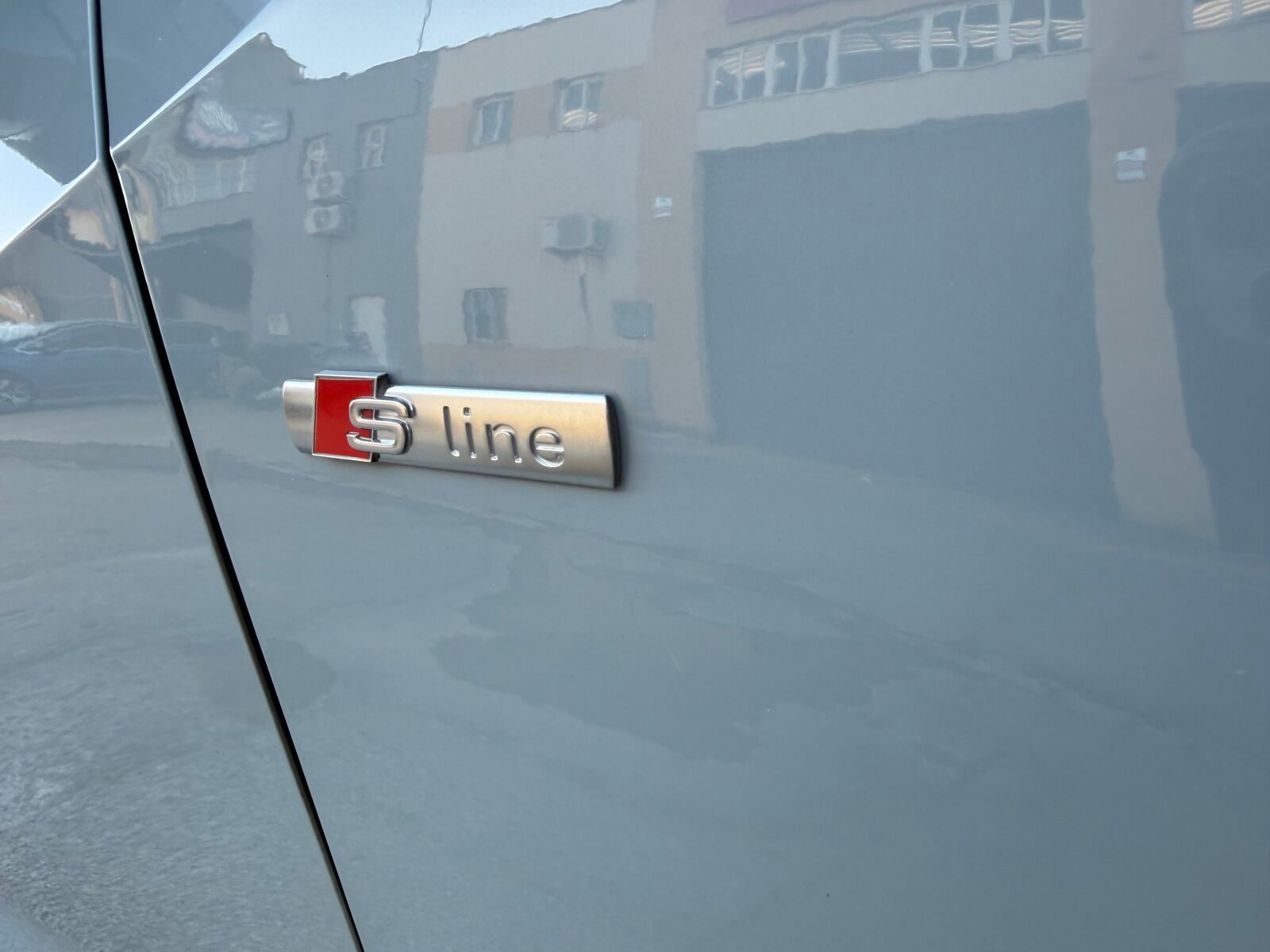 AUDI Q2 Black line
