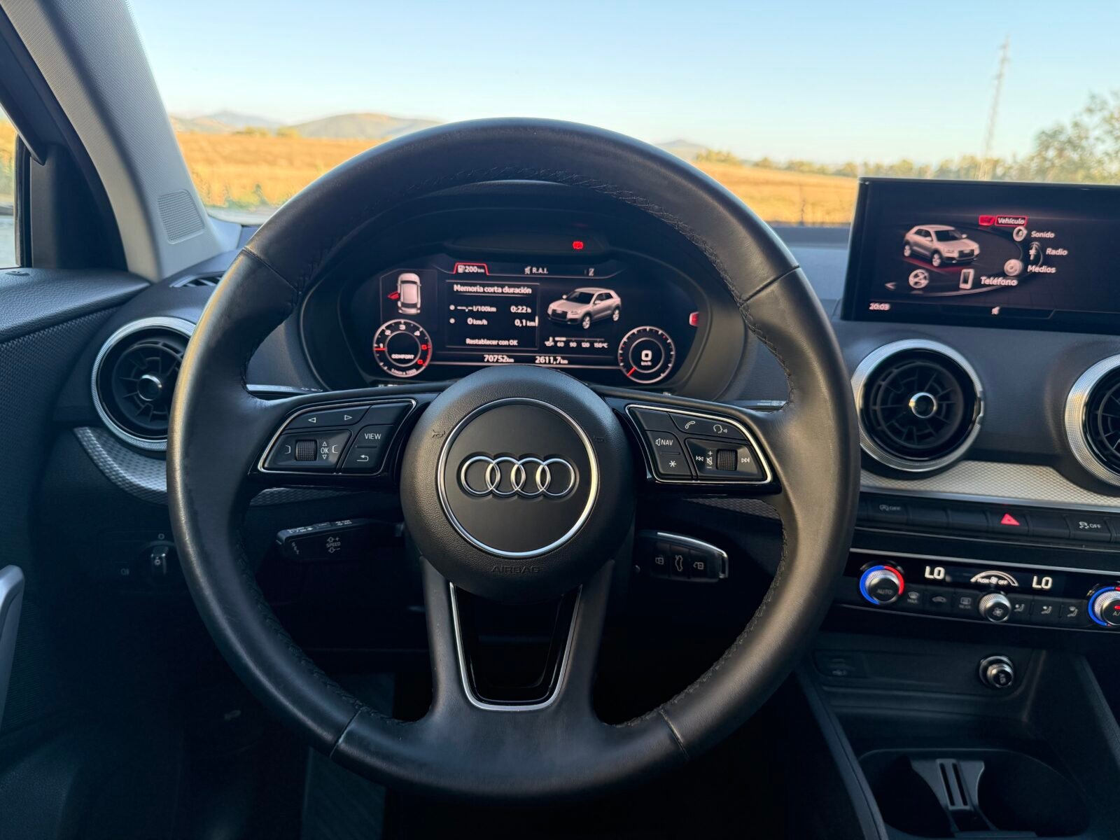 AUDI Q2 Black line