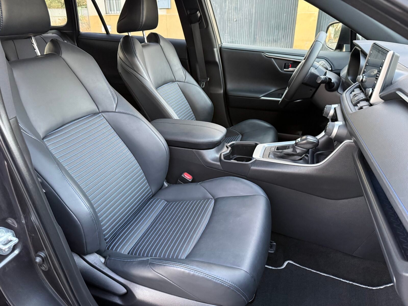 TOYOTA Rav4 Style
