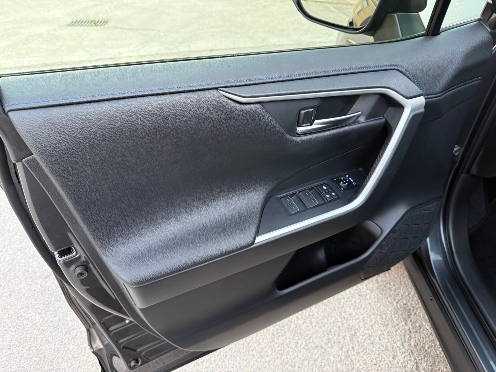 TOYOTA Rav4 Style