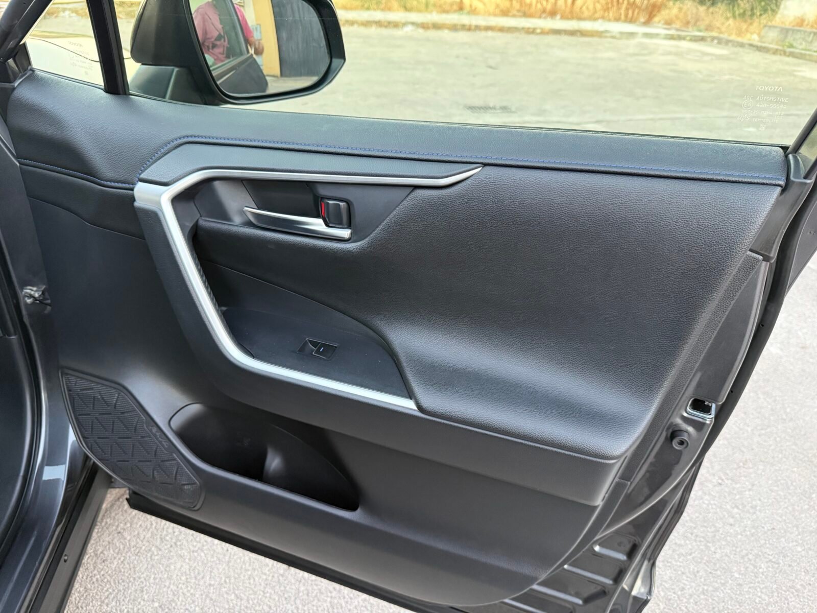 TOYOTA Rav4 Style